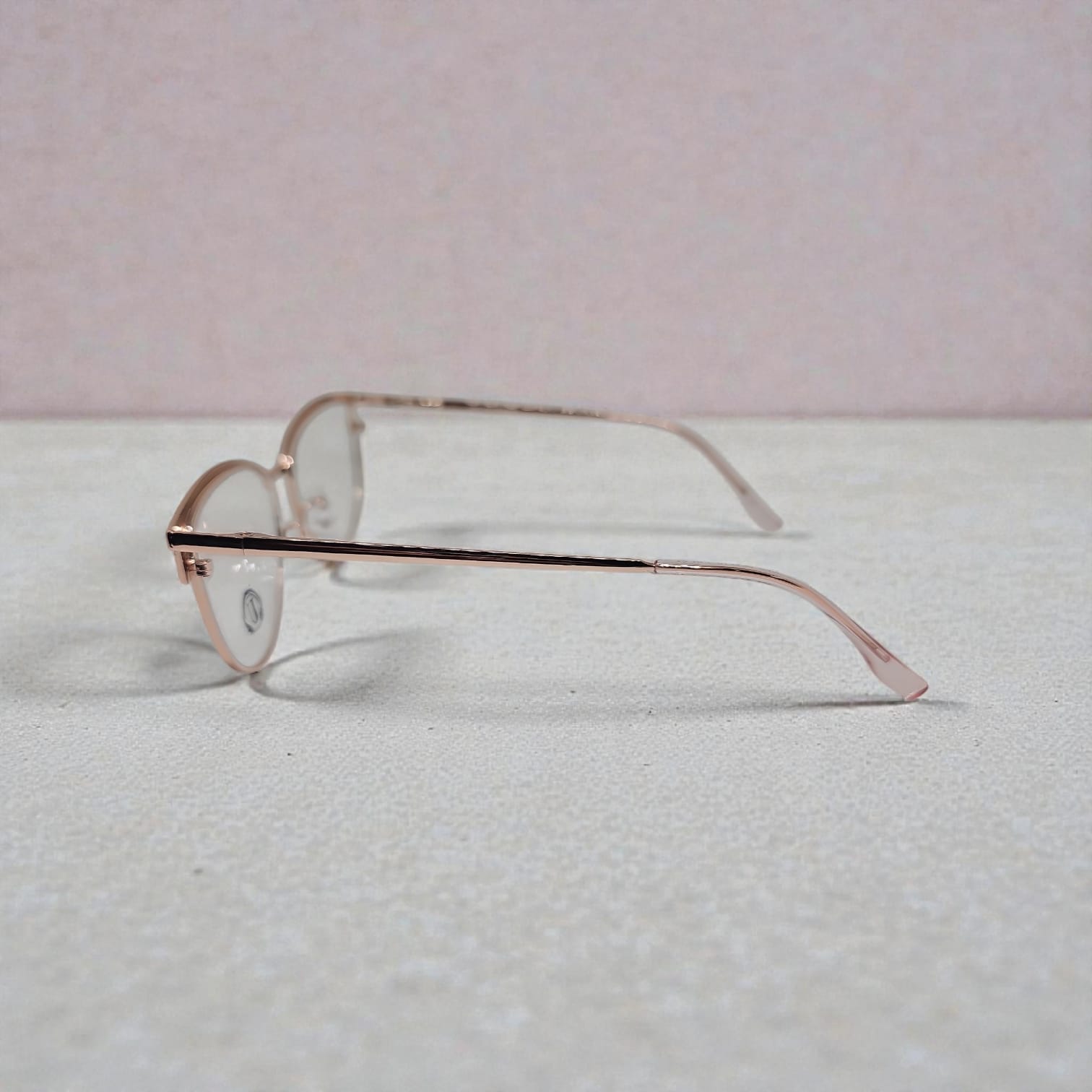 UO  1098 SIZE 53 15 145
