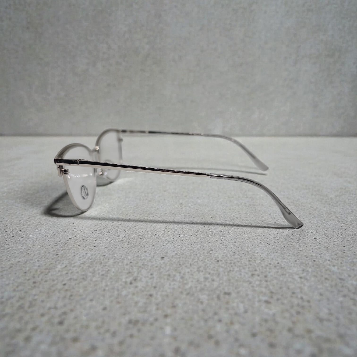 UO 1098 SIZE 53 15 145