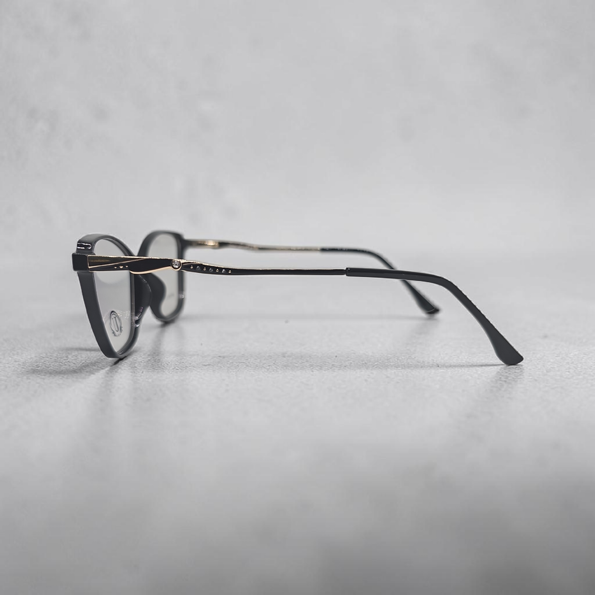 Uo Np 108 size 51 17 135
