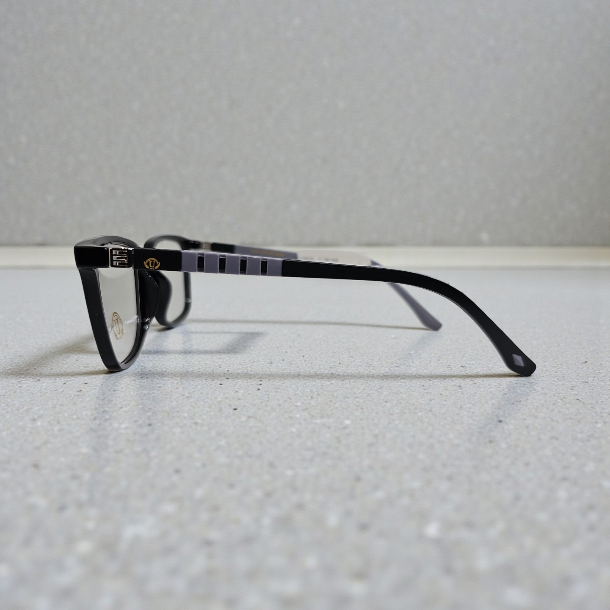 Uo 23003 size 53 19 135