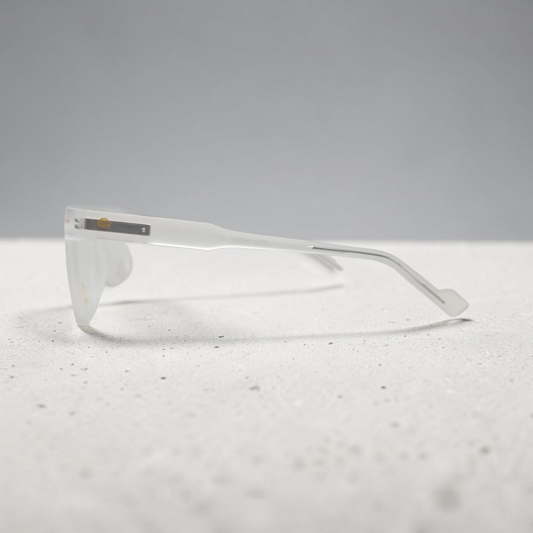 Uo 8703 size 51 22 142