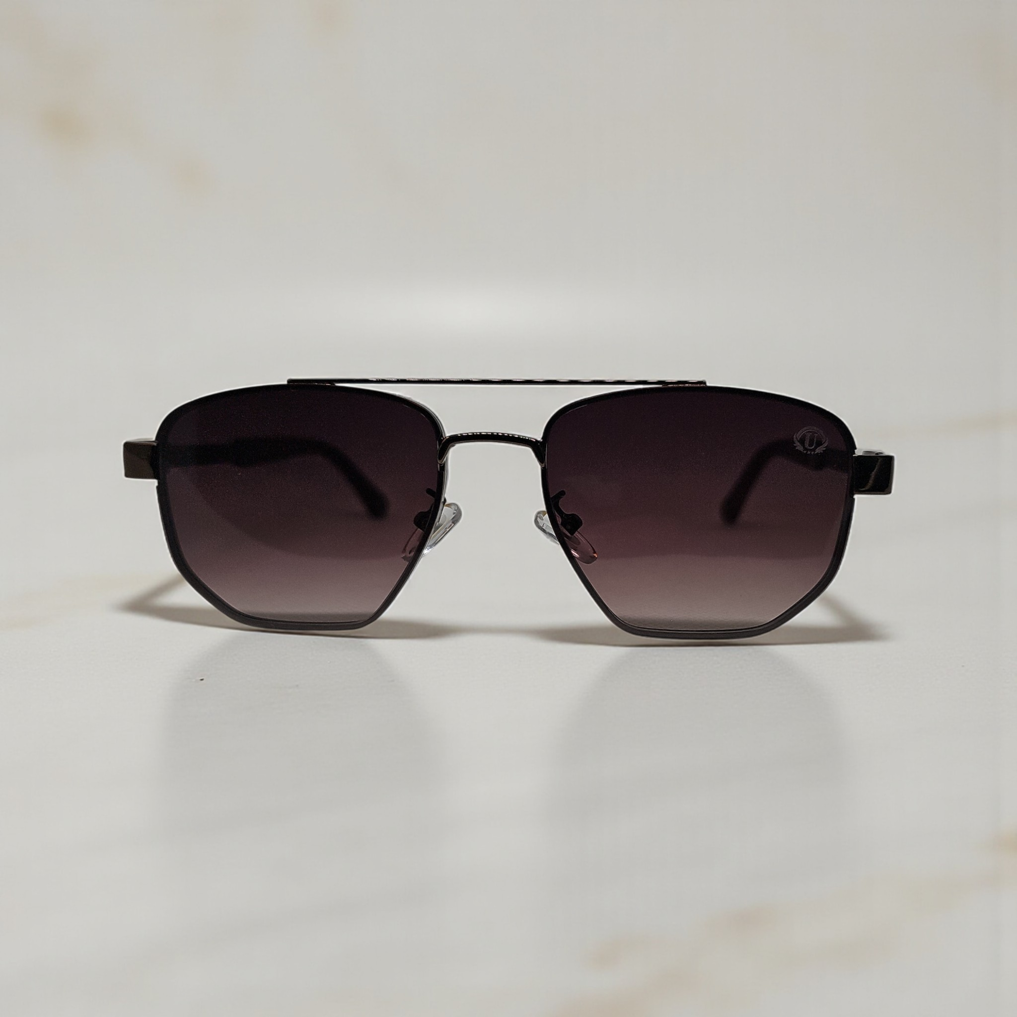 Uo 2588 size 52 18 143