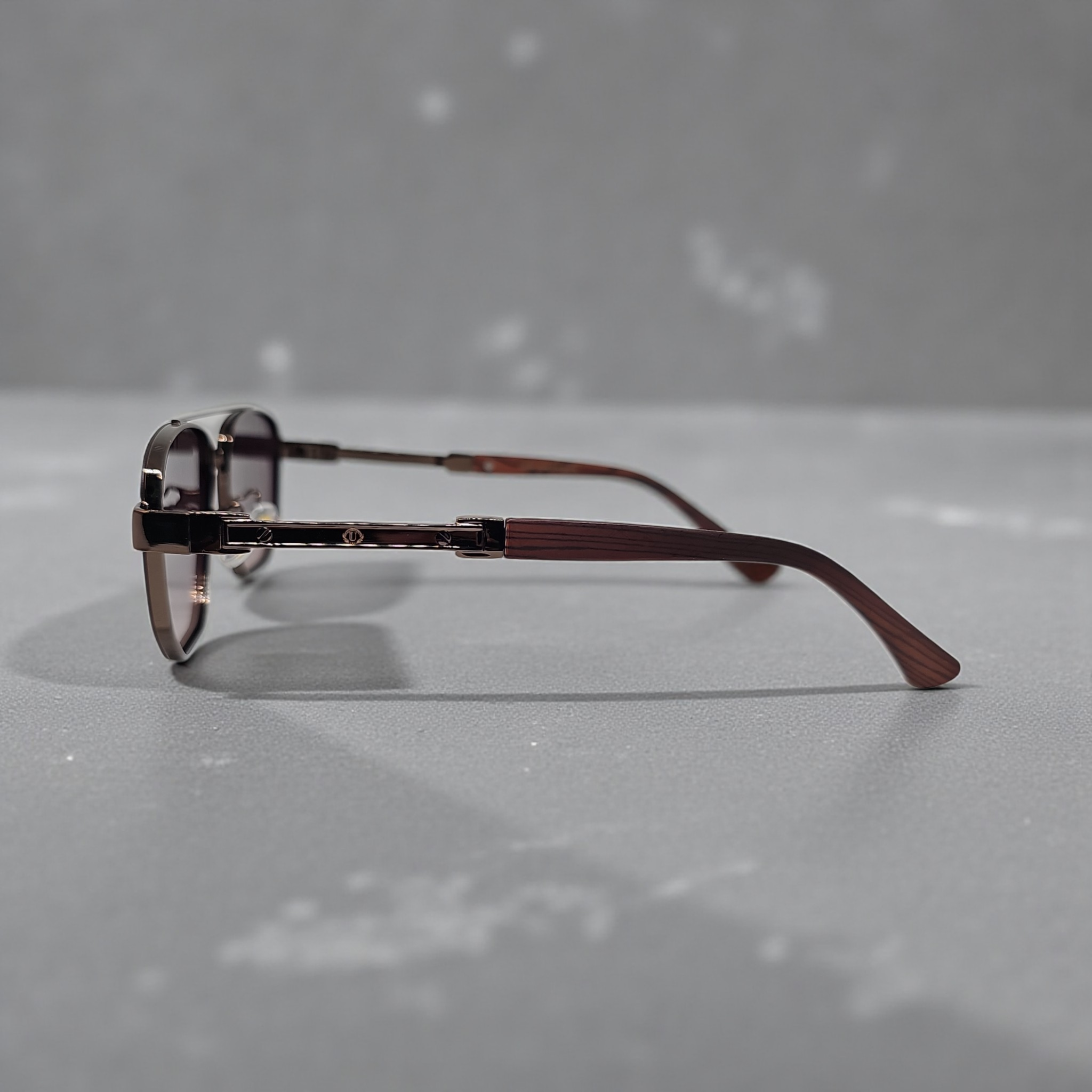 Uo 2588 size 52 18 143