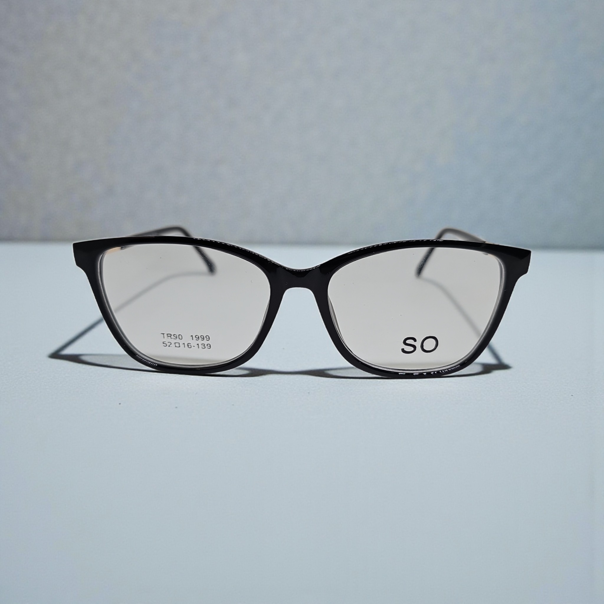 Uo m 1999 size 52 16 139