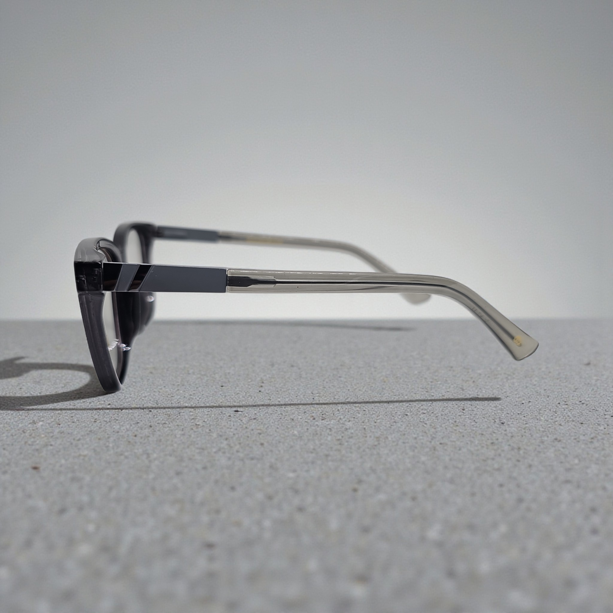 Uo gents plastic dark gray